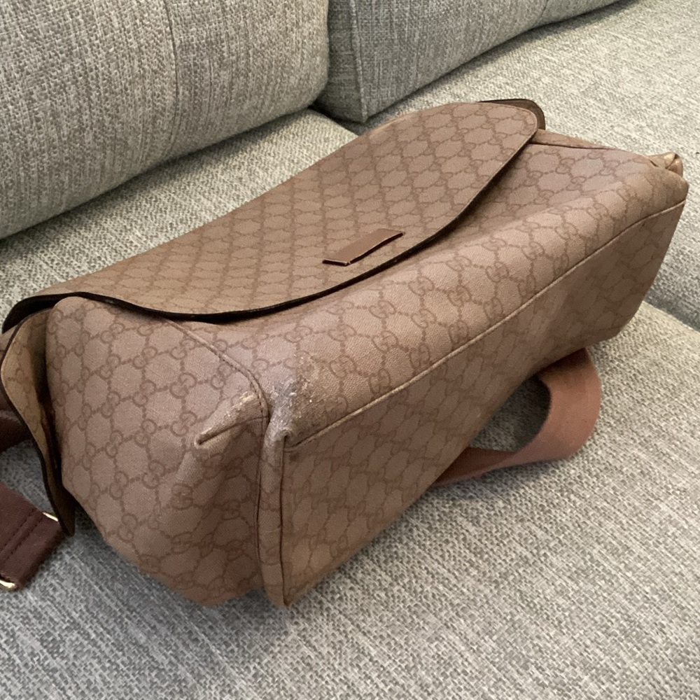 Gucci Tan Monogram Messenger Bag - Picture 2 of 6